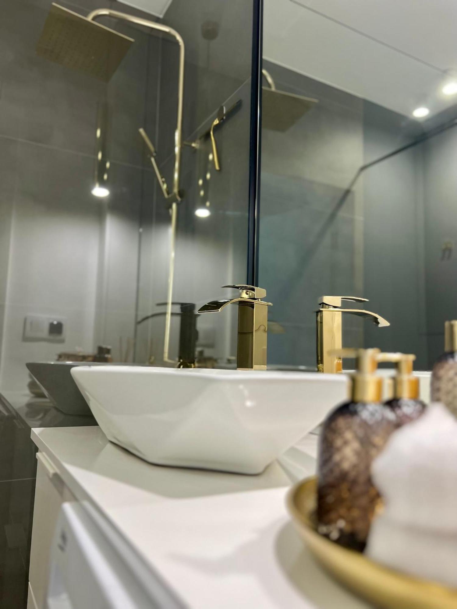 לודז' M&S Lux Apartments Kochanowskiego מראה חיצוני תמונה